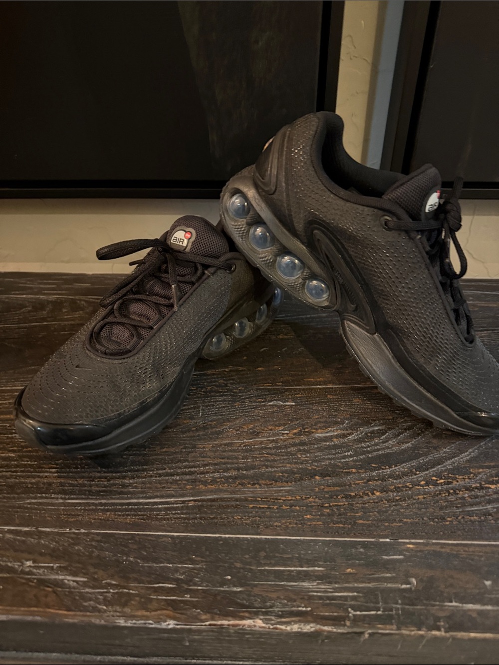 Nike Men’s Black Air Cushion Sneakers